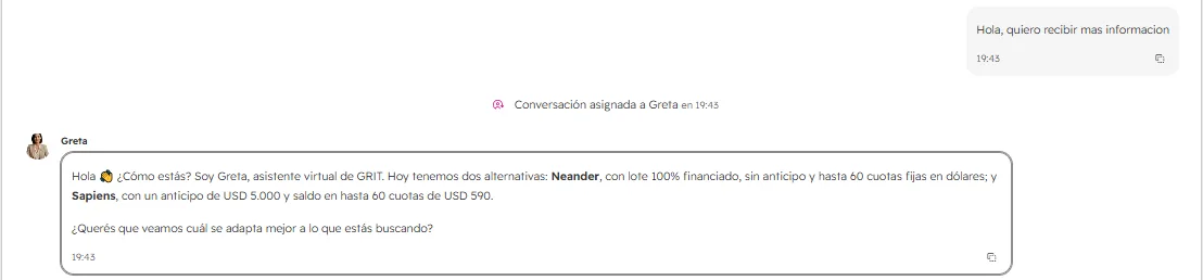 Conversación en la bandeja de HubSpot: el lead pide información, la conversación se asigna a Greta y el agente responde presentando dos desarrollos y una pregunta de calificación.